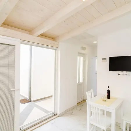 Riki - With Balcony And View A2