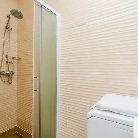 Riki - With Balcony And View A2 Apartman *