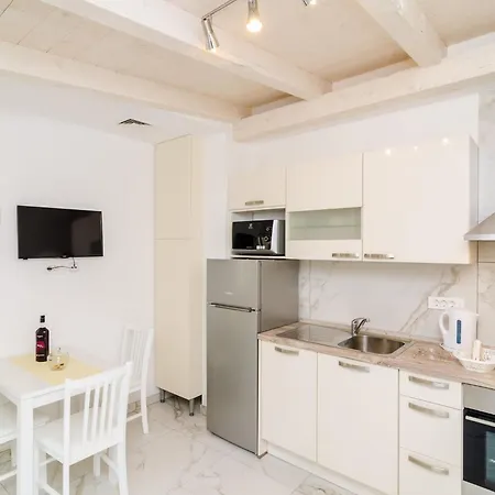 Riki - With Balcony And View A2 * Дубровник