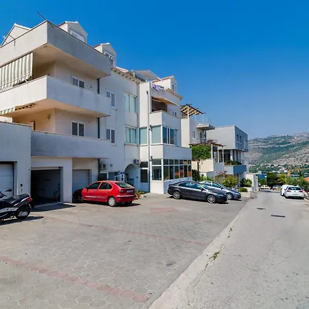 Riki - With Balcony And View A2