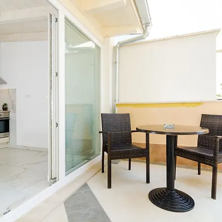 Riki - With Balcony And View A2 *